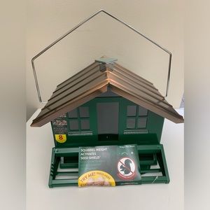 COPY - Squirrel Resistant Bird Feeder
